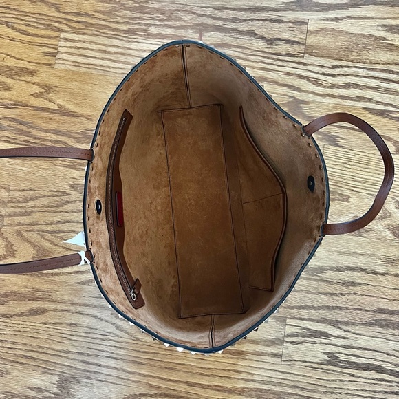 😊SOLD🙂 VALENTINO GARAVANI Saddle Rockstud Vitello Tote Bag - Picture 12 of 12